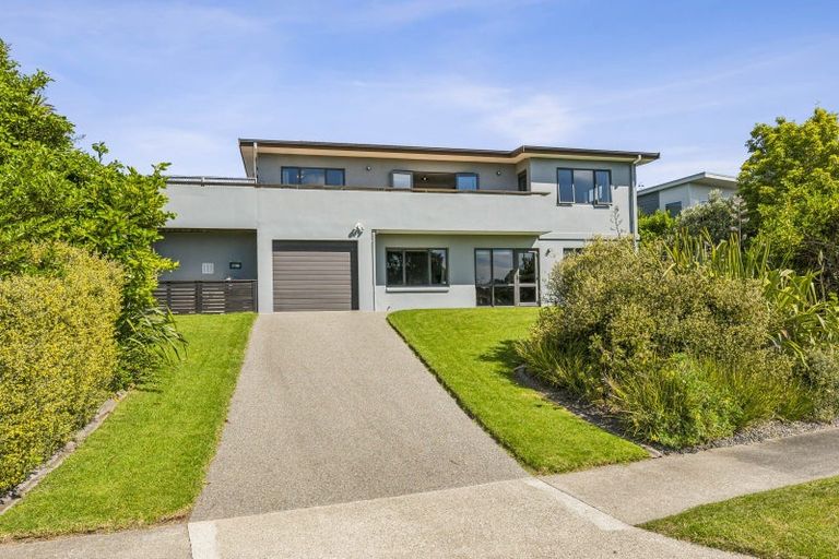 Photo of property in 8 Millennium Hill, Paraparaumu, 5032