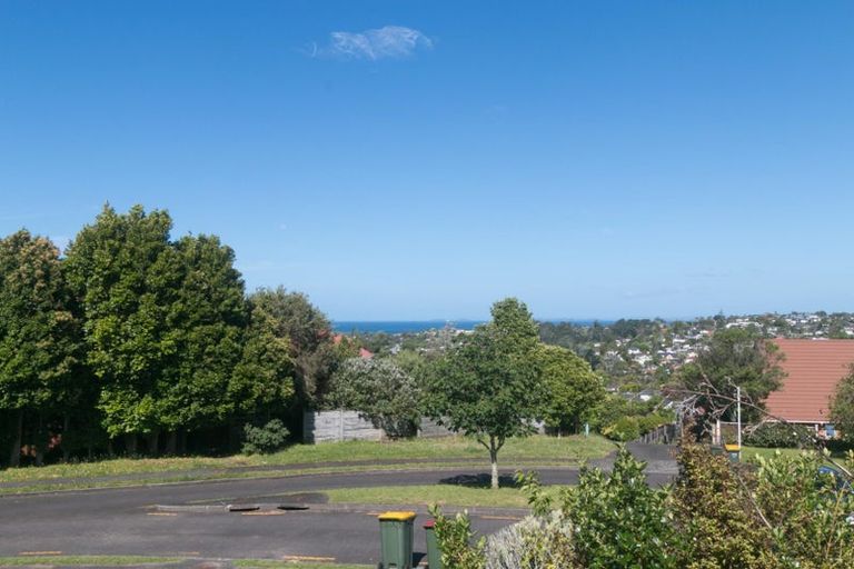 Photo of property in 3 Cairnbrae Court, Northcross, Auckland, 0632