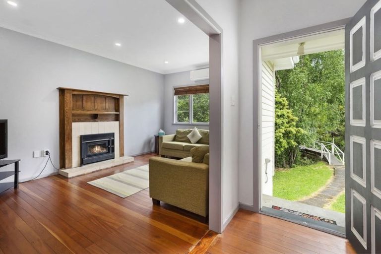 Photo of property in 11 Willowbank Road, Tawa, Wellington, 5028