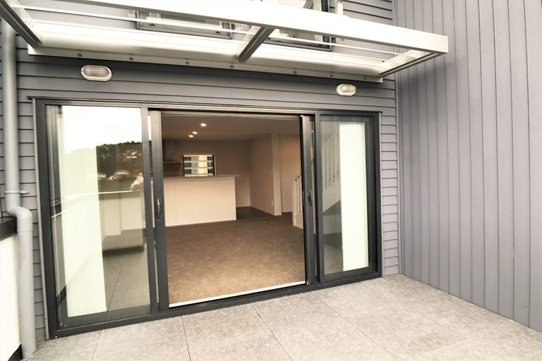 Photo of property in 2/10 Silver Moon Road, Albany Heights, Auckland, 0632