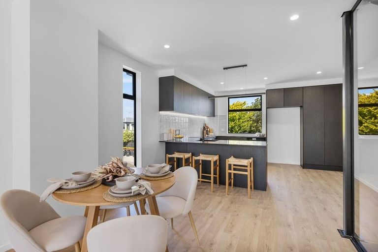Photo of property in 2/11 Donald Place, St Albans, Christchurch, 8014