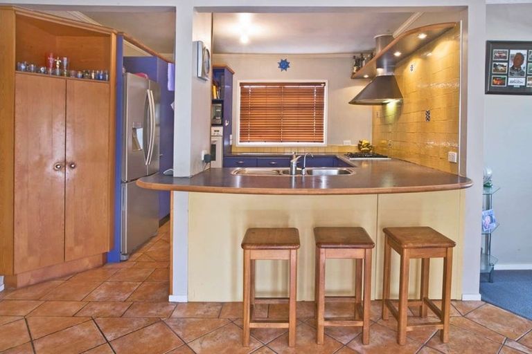 Photo of property in 5 Kurnell Drive, Botany Downs, Auckland, 2010