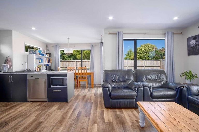 Photo of property in 21 Tara Crescent, Woodend, 7610