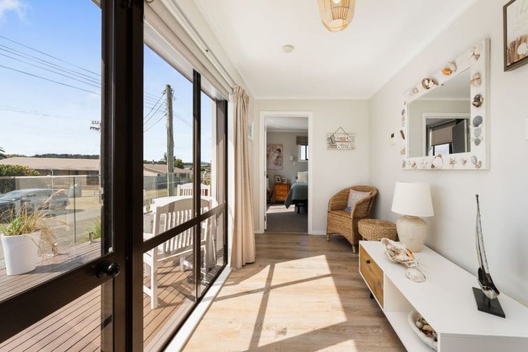 Photo of property in 8 Roore Street, Foxton Beach, Foxton, 4815