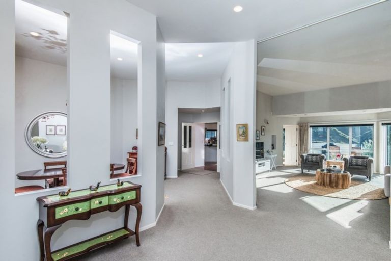 Photo of property in 10 Furlong Crescent, Churton Park, Wellington, 6037