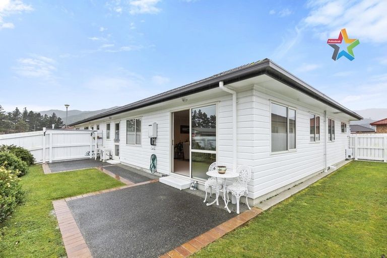 Photo of property in 49 Woodland Mews, Wainuiomata, Lower Hutt, 5014