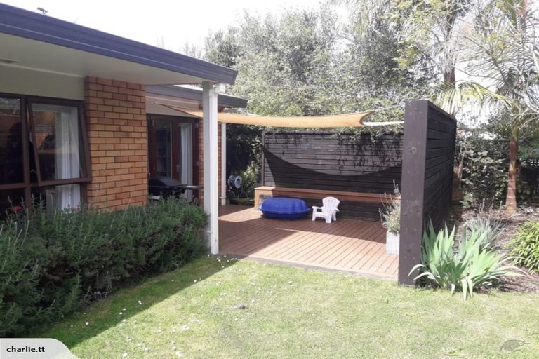 Photo of property in 10 Gardone Terrace, Conifer Grove, Takanini, 2112