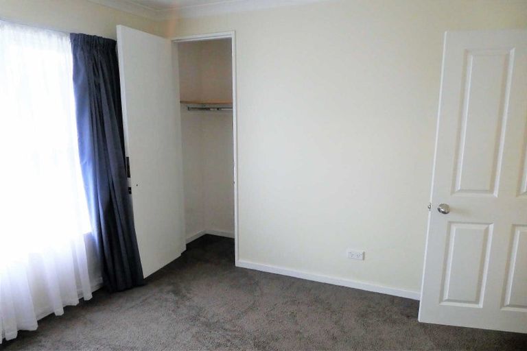Photo of property in 11 Valerie Place, Redwood, Christchurch, 8051