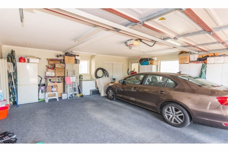 Photo of property in 2a Wattle Street, New Lynn, Auckland, 0600