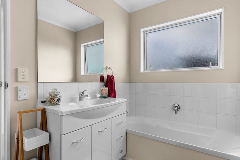 Photo of property in 12 Weka Street, Mangawhai, 0505