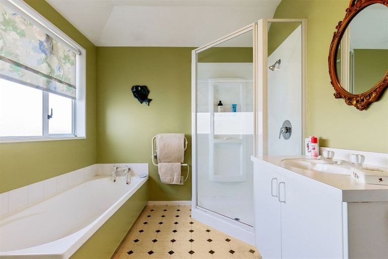 Photo of property in 2/138 Memorial Avenue, Burnside, Christchurch, 8053