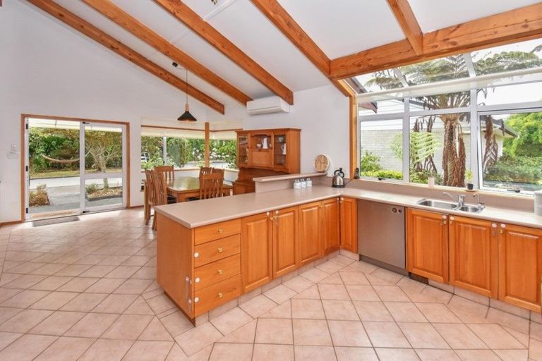 Photo of property in 72 Kauri View Road, Opaheke, Papakura, 2584