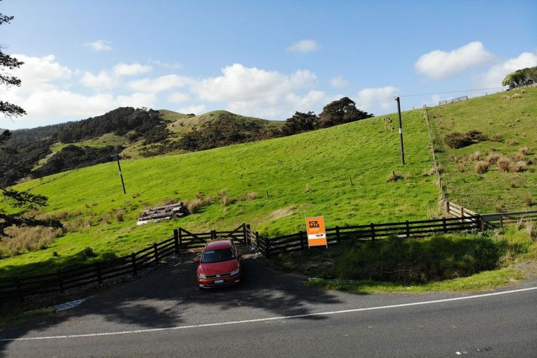 Photo of property in 3060 Kaipara Coast Highway, Glorit, 0984