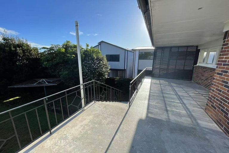 Photo of property in 25 Bradbury Road, Botany Downs, Auckland, 2010