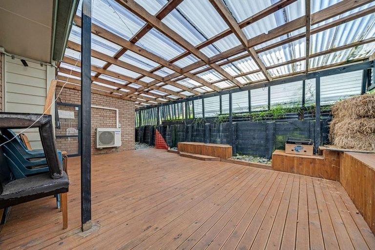 Photo of property in 56 Claverdon Drive, Massey, Auckland, 0614