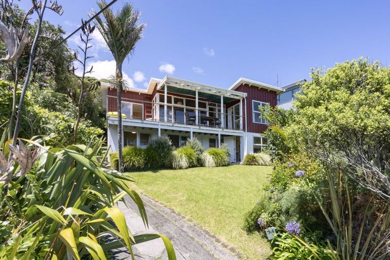 Photo of property in 54 Rayner Road, Piha, 0772