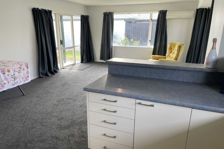 Photo of property in 2/200 Wainoni Road, Avondale, Christchurch, 8061