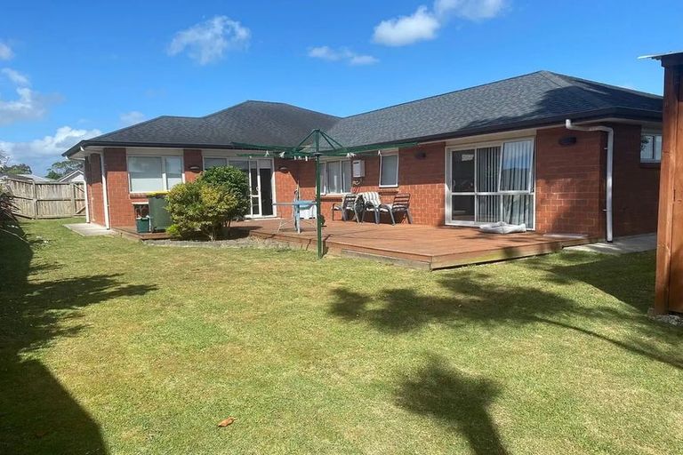Photo of property in 5 Kilmacrennan Drive, Rosehill, Papakura, 2113