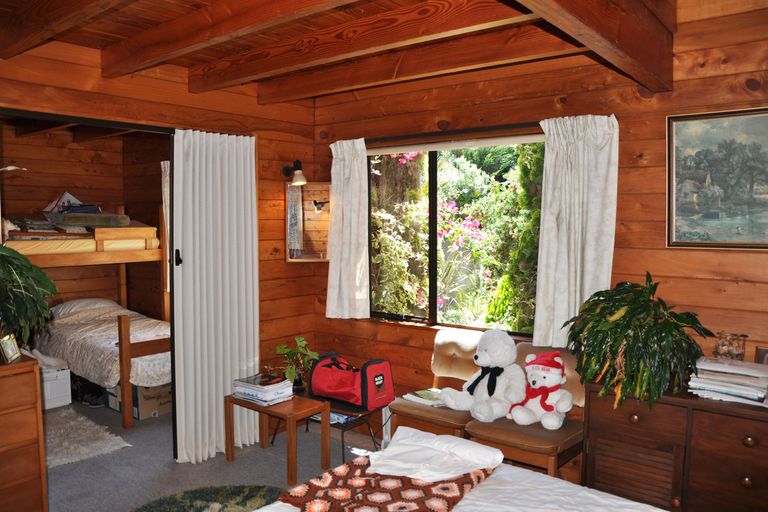 Photo of property in 4 Hillside Crescent, Leigh, 0985