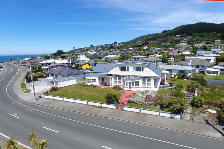 Photo of property in 252 Marine Parade, Bluff, 9814