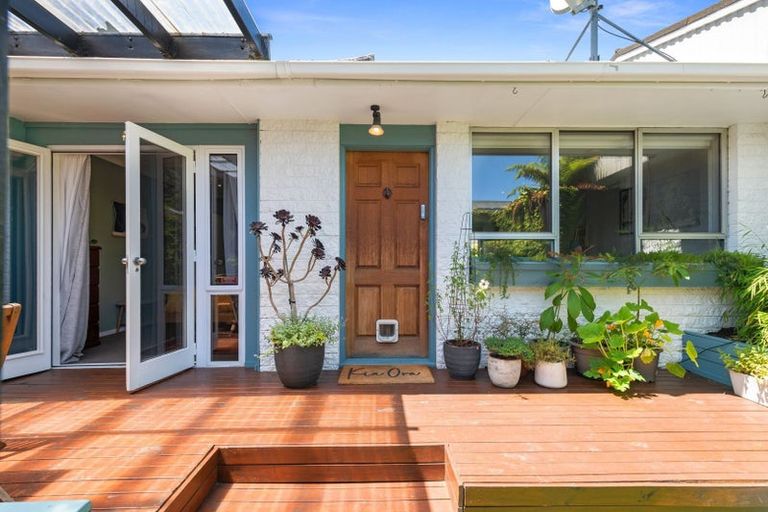 Photo of property in 2/98 Holly Road, St Albans, Christchurch, 8014