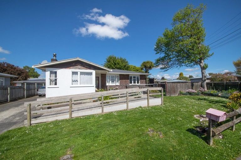 Photo of property in 32 Ronberg Street, Highbury, Palmerston North, 4412