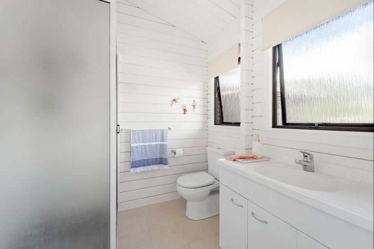 Photo of property in 15 St Anne Place, Omaha, 0986