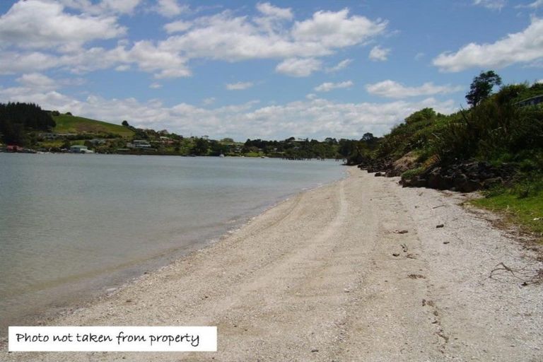 Photo of property in 29 Oxford Street, Whakapirau, Maungaturoto, 0583