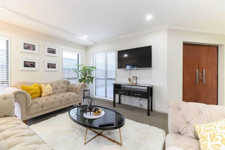 Photo of property in 99a Awaroa Road, Sunnyvale, Auckland, 0612
