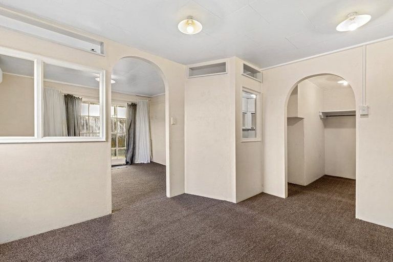 Photo of property in 1/302 Glenfield Road, Glenfield, Auckland, 0629