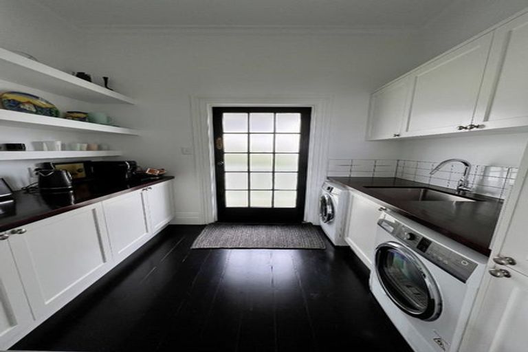 Photo of property in 8 William Bond Street, Stanley Point, Auckland, 0624