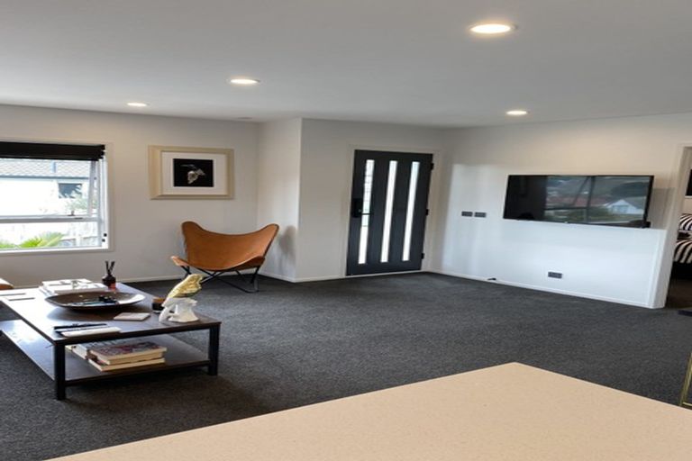 Photo of property in 2/97 Moore Street, Hillcrest, Auckland, 0627