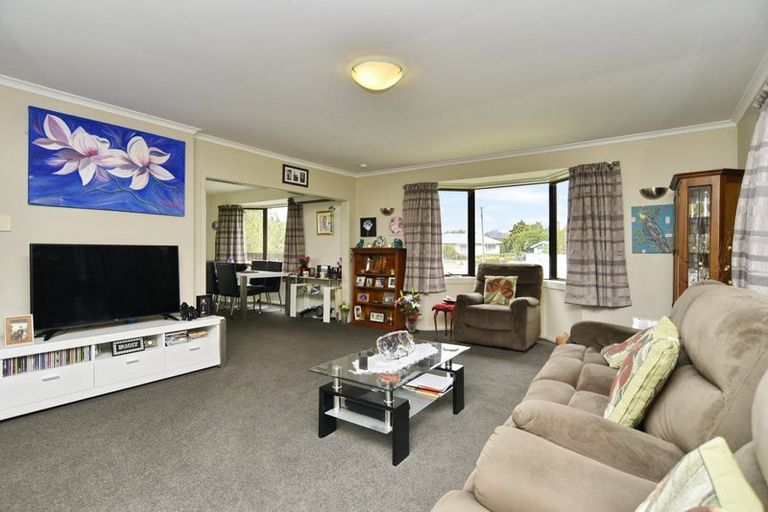 Photo of property in 11 Quebec Place, Wainoni, Christchurch, 8061