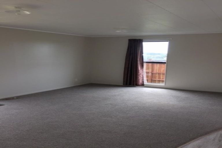 Photo of property in 2/16 Secretariat Place, Randwick Park, Auckland, 2105