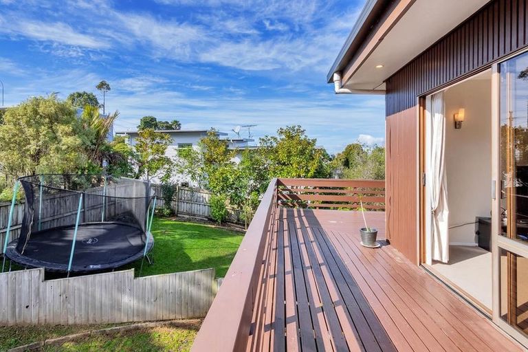 Photo of property in 1/2a Carlisle Road, Browns Bay, Auckland, 0630