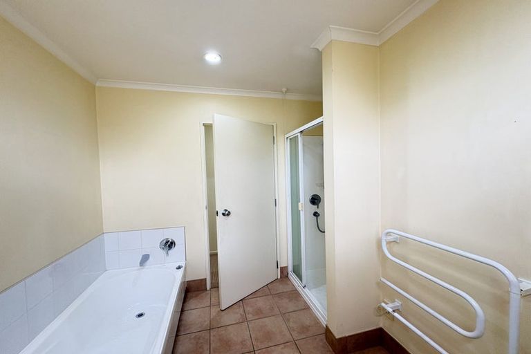 Photo of property in 30 Royal View Road, Te Atatu South, Auckland, 0610