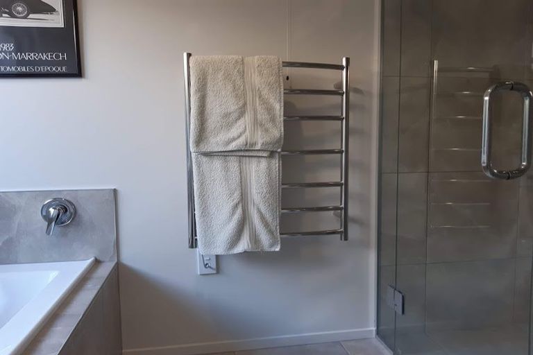 Photo of property in 33 Whakatomo Place, Havelock North, 4130