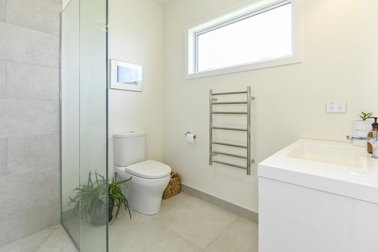 Photo of property in 4 Young Place, Taradale, Napier, 4112