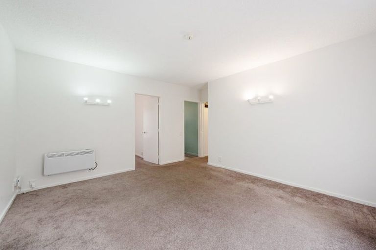 Photo of property in 2/161 Glenmore Street, Kelburn, Wellington, 6012