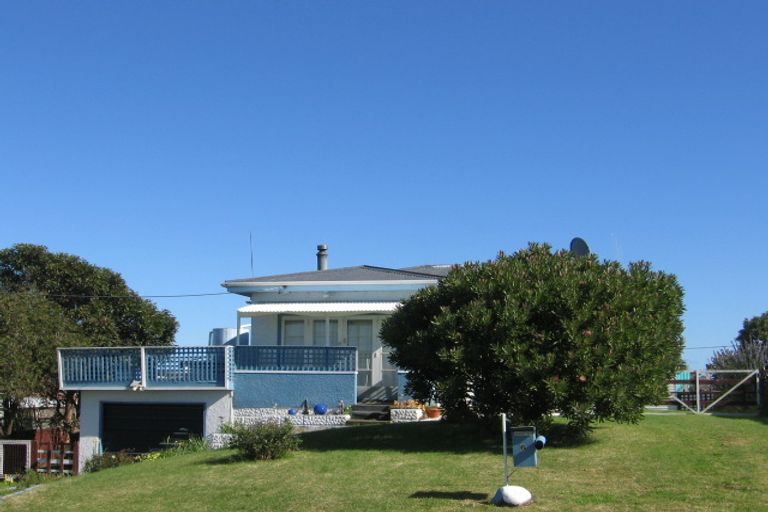 Photo of property in 6 Kennedy Street, Foxton Beach, Foxton, 4815