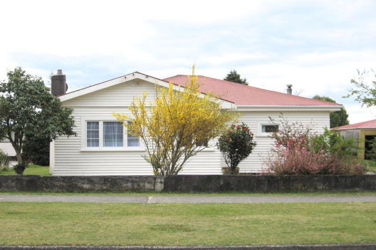 Photo of property in 17 Corlett Street, Utuhina, Rotorua, 3015