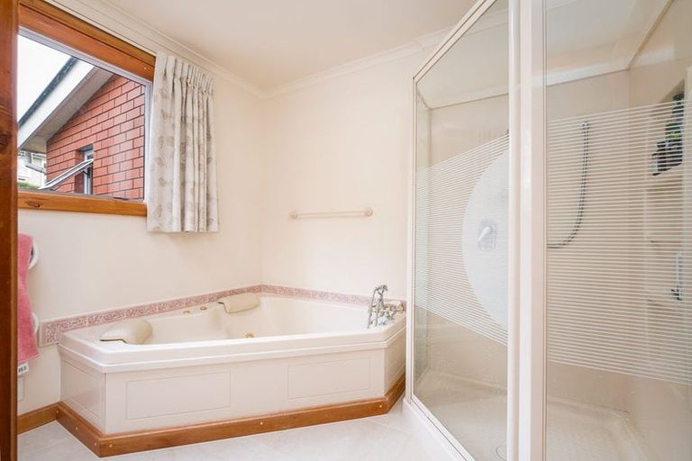 Photo of property in 264 Mount Pleasant Road, Mount Pleasant, Christchurch, 8081