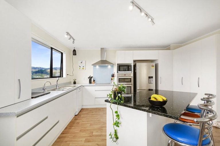 Photo of property in 78 Victory Crescent, Tawa, Wellington, 5028