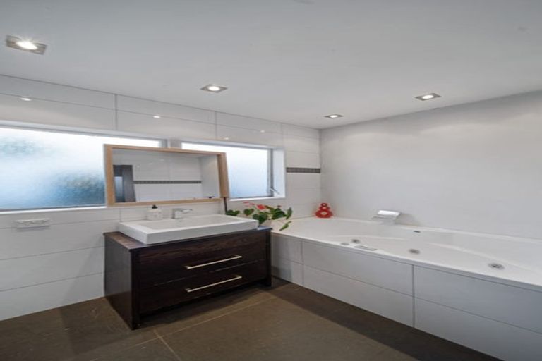 Photo of property in 4 Raewyn Place, Pakuranga, Auckland, 2010