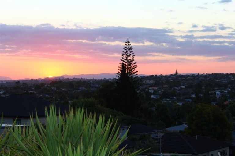 Photo of property in 4a Rodney Street, Howick, Auckland, 2014