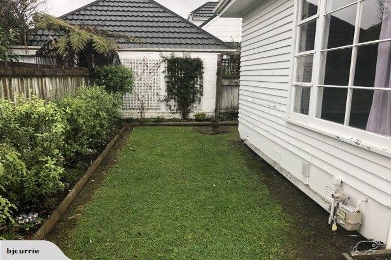Photo of property in 15a Limbrick Street, Terrace End, Palmerston North, 4410