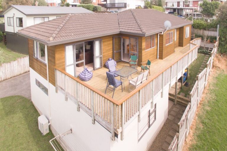 Photo of property in 2/310 Wairau Road, Glenfield, Auckland, 0629