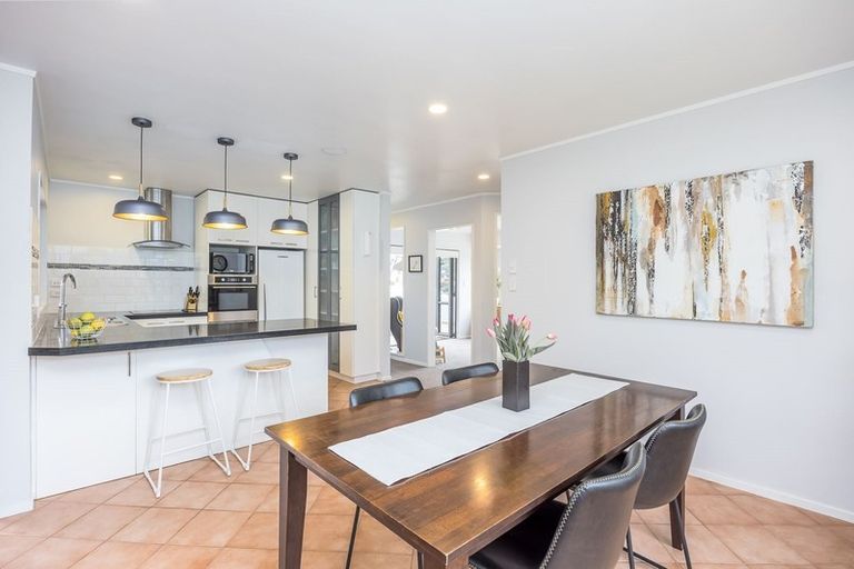 Photo of property in 2 Mizen Court, Torbay, Auckland, 0630