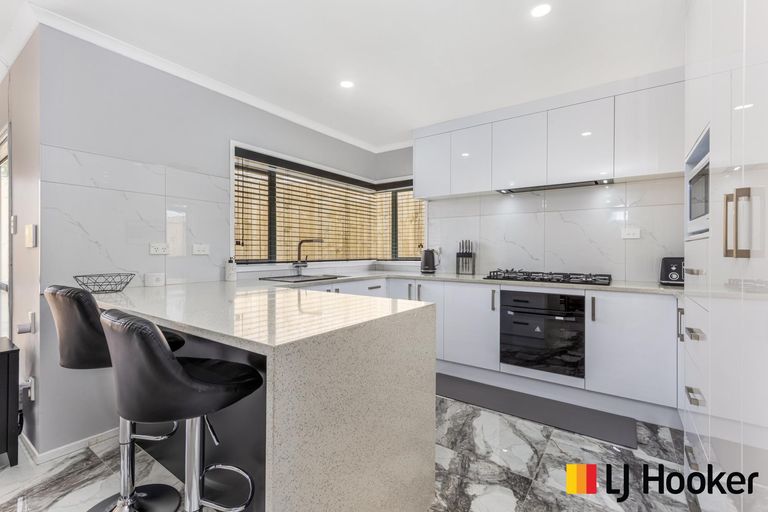 Photo of property in 54 Etherton Drive, Weymouth, Auckland, 2103