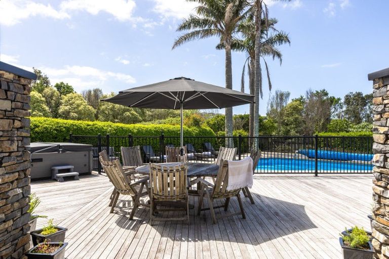 Photo of property in 115 Grand Drive, Orewa, 0931